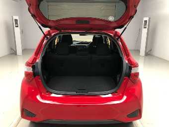 TOYOTA VITZ 2017 Image 7