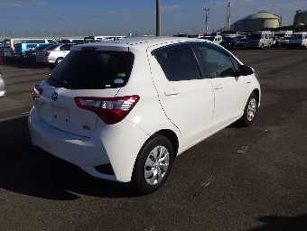 TOYOTA VITZ 2018 Image 11