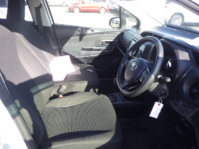 TOYOTA VITZ 2018 Image 22