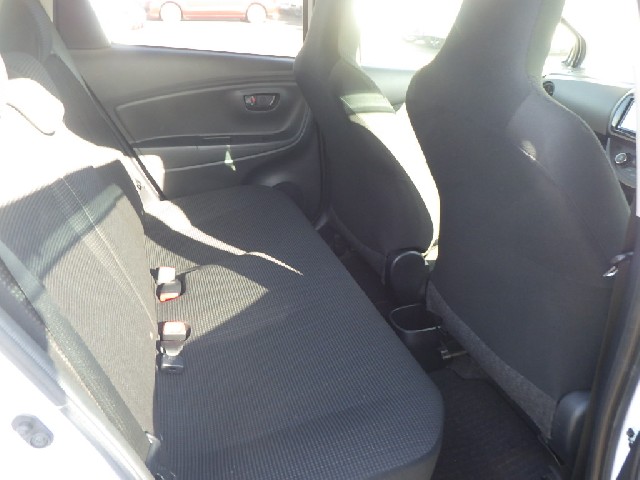 TOYOTA VITZ 2018 Image 23