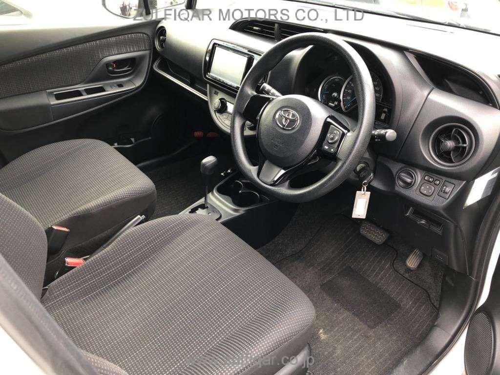 TOYOTA VITZ 2018 Image 5
