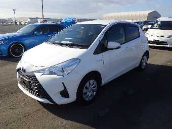 TOYOTA VITZ 2018 Image 9
