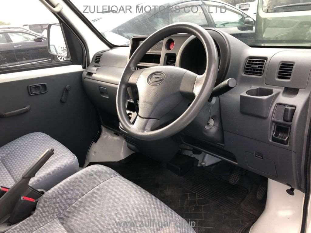 DAIHATSU HIJET CARGO 2017 Image 5