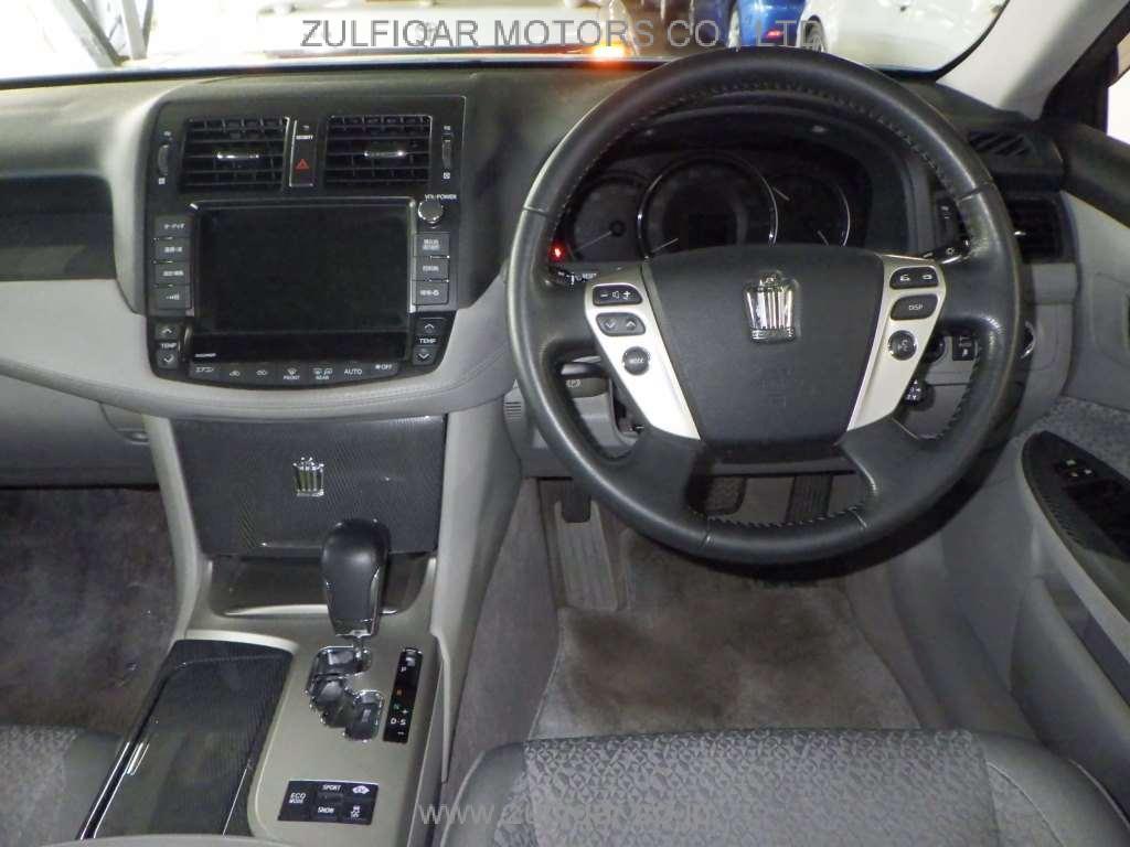 TOYOTA CROWN HYBRID 2010 Image 6