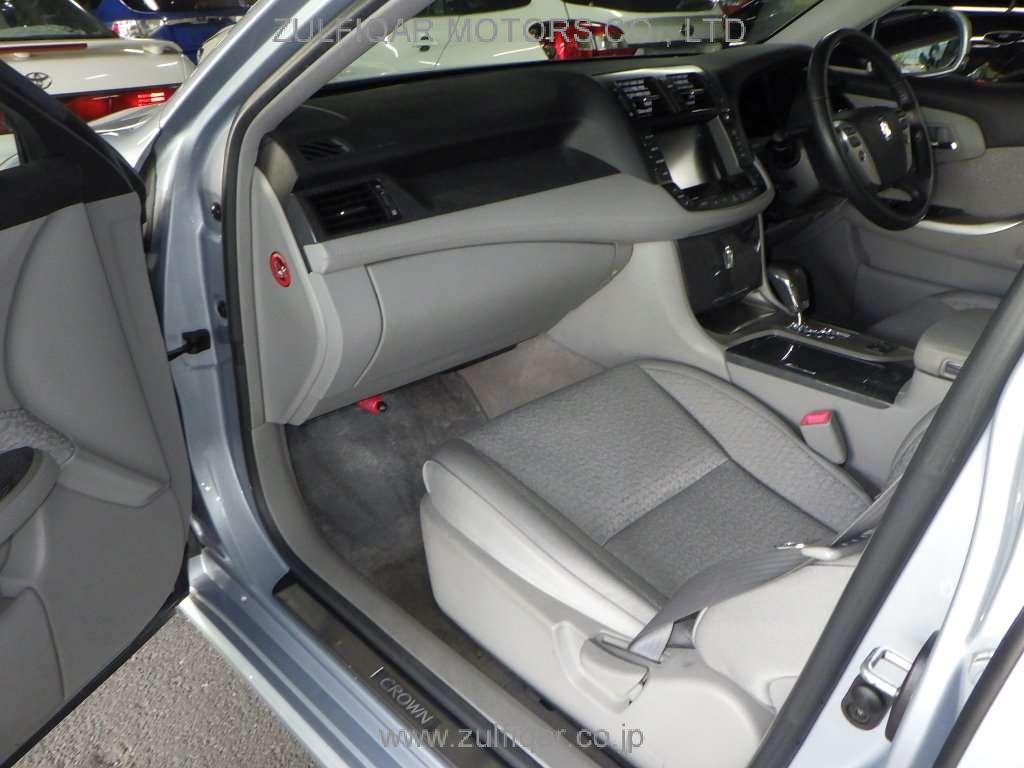 TOYOTA CROWN HYBRID 2010 Image 8