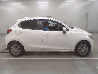 MAZDA DEMIO 2018 Image 3