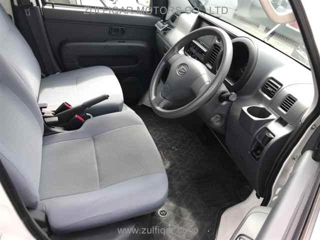 DAIHATSU HIJET CARGO 2017 Image 3