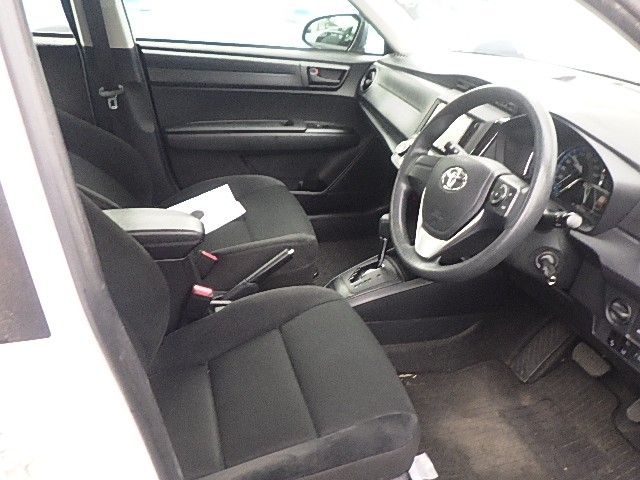 TOYOTA COROLLA AXIO 2018 Image 19