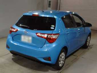 TOYOTA VITZ 2017 Image 2
