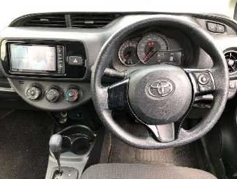 TOYOTA VITZ 2017 Image 6