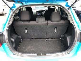 TOYOTA VITZ 2017 Image 8