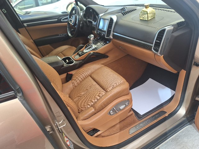 PORSCHE CAYENNE 2015 Image 20