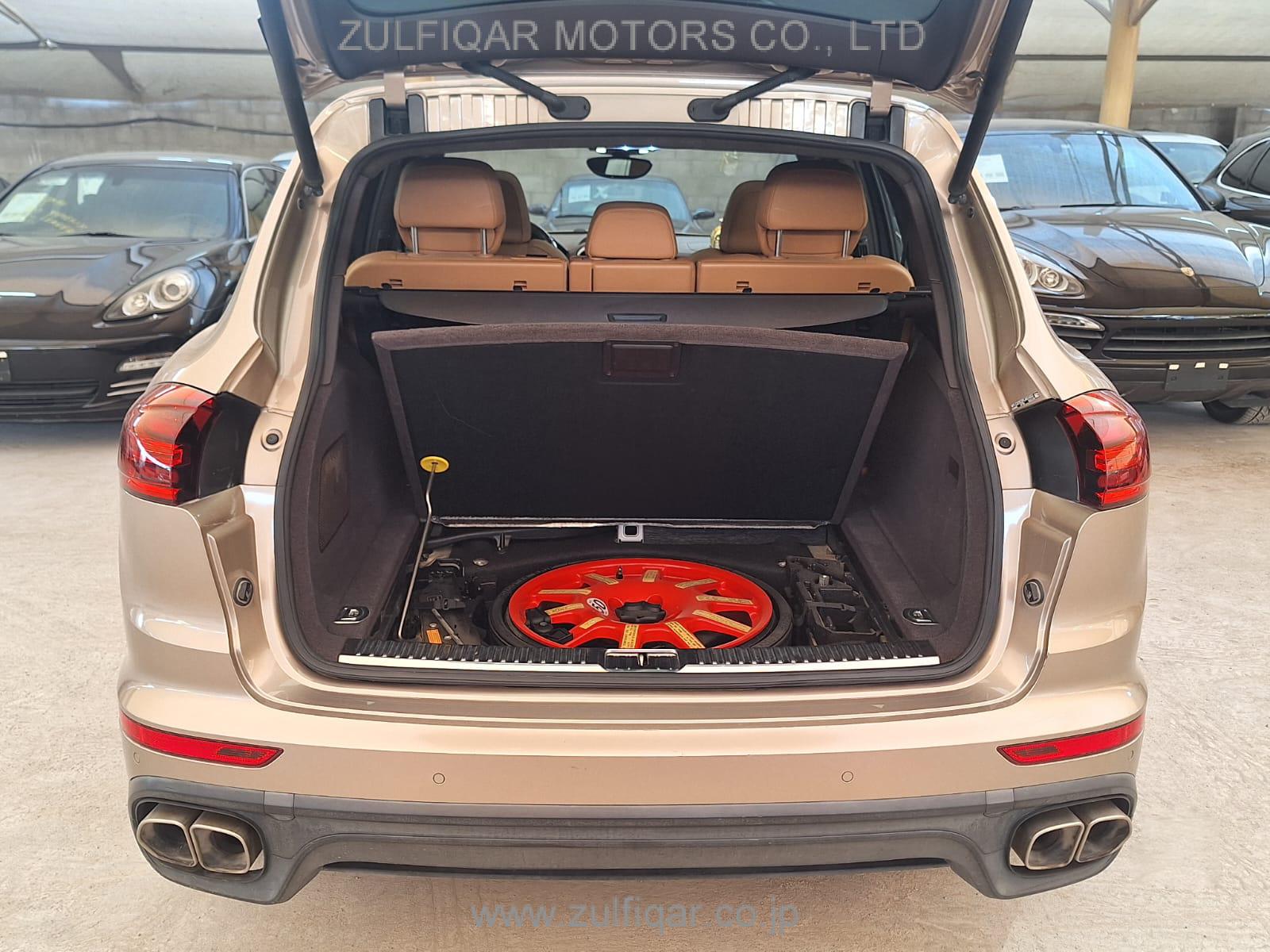 PORSCHE CAYENNE 2015 Image 10