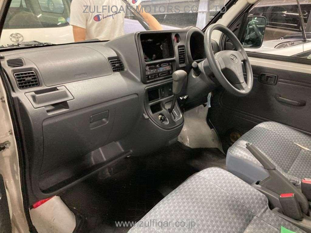 DAIHATSU HIJET CARGO 2017 Image 7