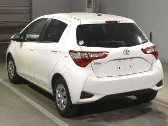 TOYOTA VITZ 2018 Image 4