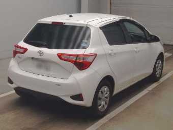 TOYOTA VITZ 2018 Image 2
