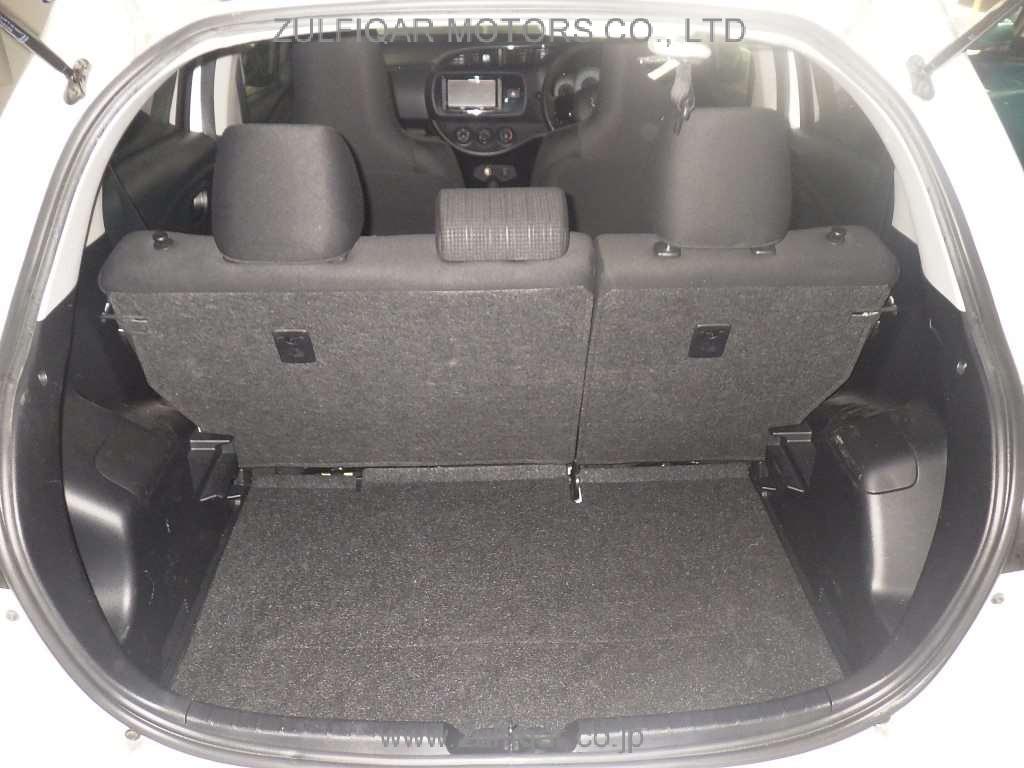 TOYOTA VITZ 2018 Image 8