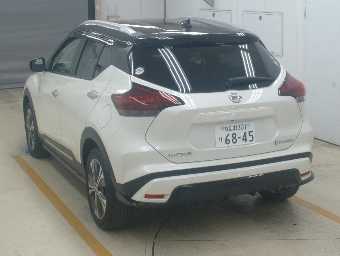 NISSAN KICKS 2021 Image 2