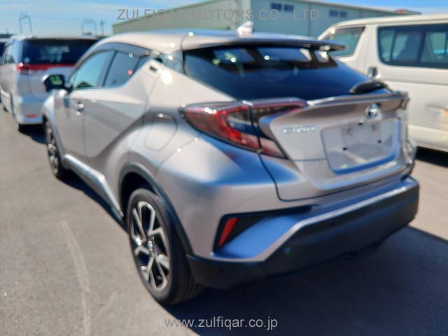 TOYOTA C-HR 2017 Image 12