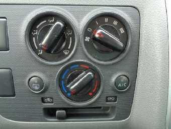 NISSAN NV350 CARAVAN 2017 Image 6