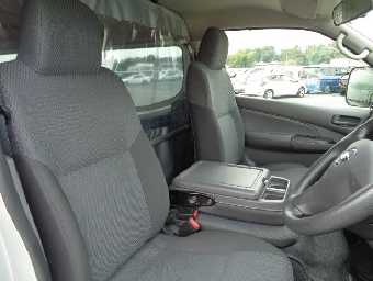 NISSAN NV350 CARAVAN 2017 Image 7