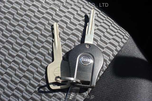 NISSAN MARCH 2017 Image 8