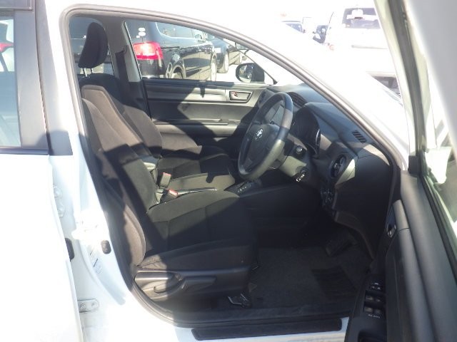 TOYOTA COROLLA AXIO 2018 Image 33