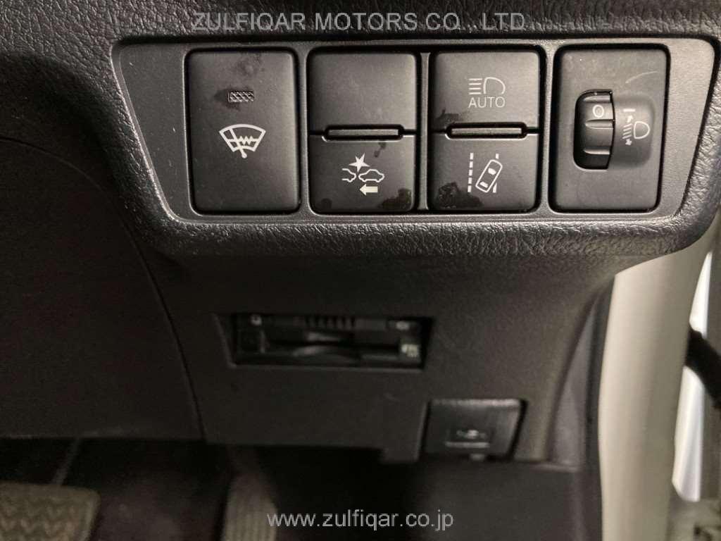 TOYOTA COROLLA AXIO 2018 Image 9