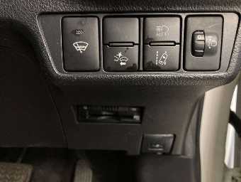 TOYOTA COROLLA AXIO 2018 Image 9