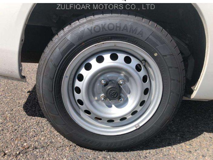 TOYOTA SUCCEED 2018 Image 10