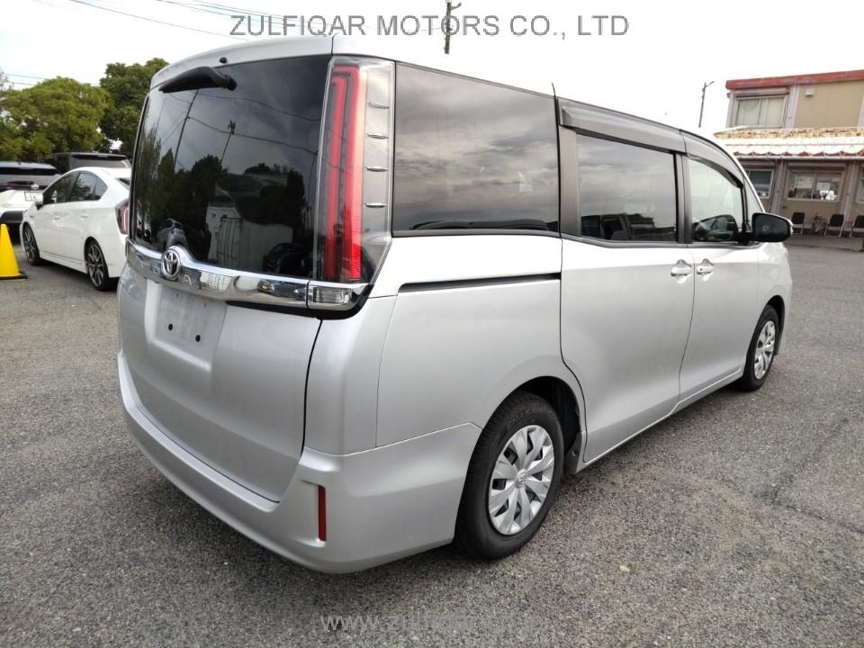 TOYOTA NOAH 2018 Image 2