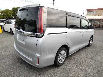 TOYOTA NOAH 2018 Image 2
