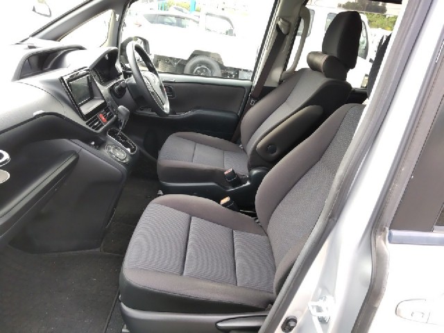 TOYOTA NOAH 2018 Image 20