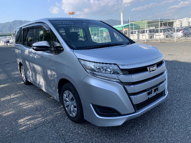 TOYOTA NOAH 2018 Image 23