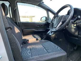 TOYOTA NOAH 2018 Image 18