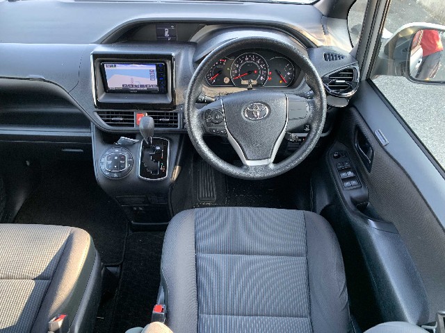 TOYOTA NOAH 2018 Image 27