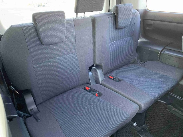 TOYOTA NOAH 2018 Image 28