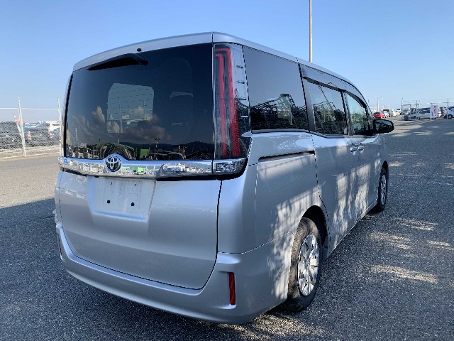 TOYOTA NOAH 2018 Image 29