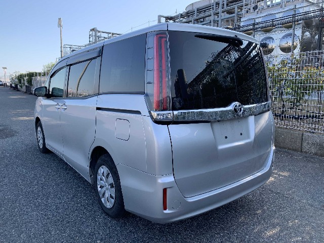 TOYOTA NOAH 2018 Image 32