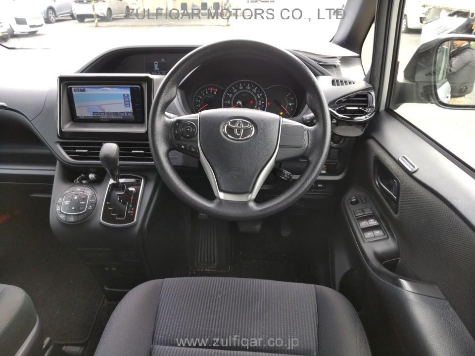 TOYOTA NOAH 2018 Image 8