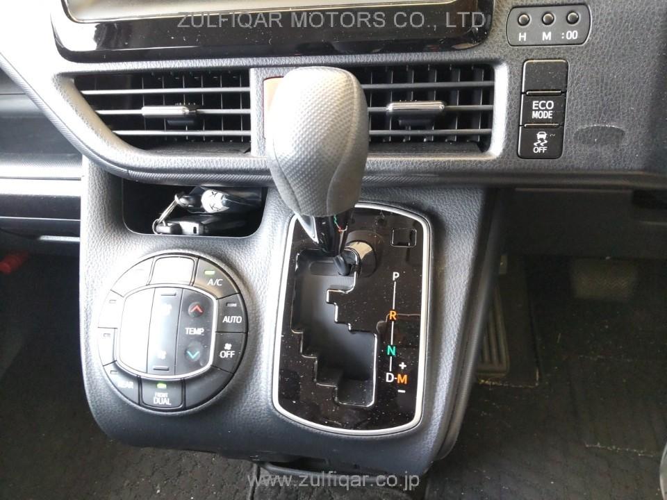 TOYOTA NOAH 2018 Image 10
