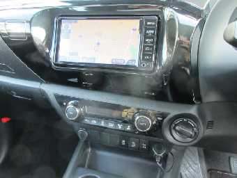 TOYOTA HILUX 2018 Image 16