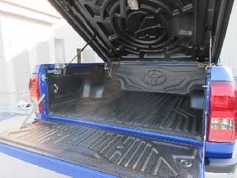 TOYOTA HILUX 2018 Image 5