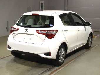 TOYOTA VITZ 2017 Image 2
