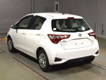 TOYOTA VITZ 2017 Image 4
