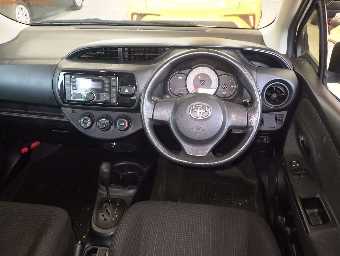 TOYOTA VITZ 2017 Image 6