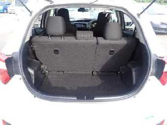 TOYOTA VITZ 2018 Image 10