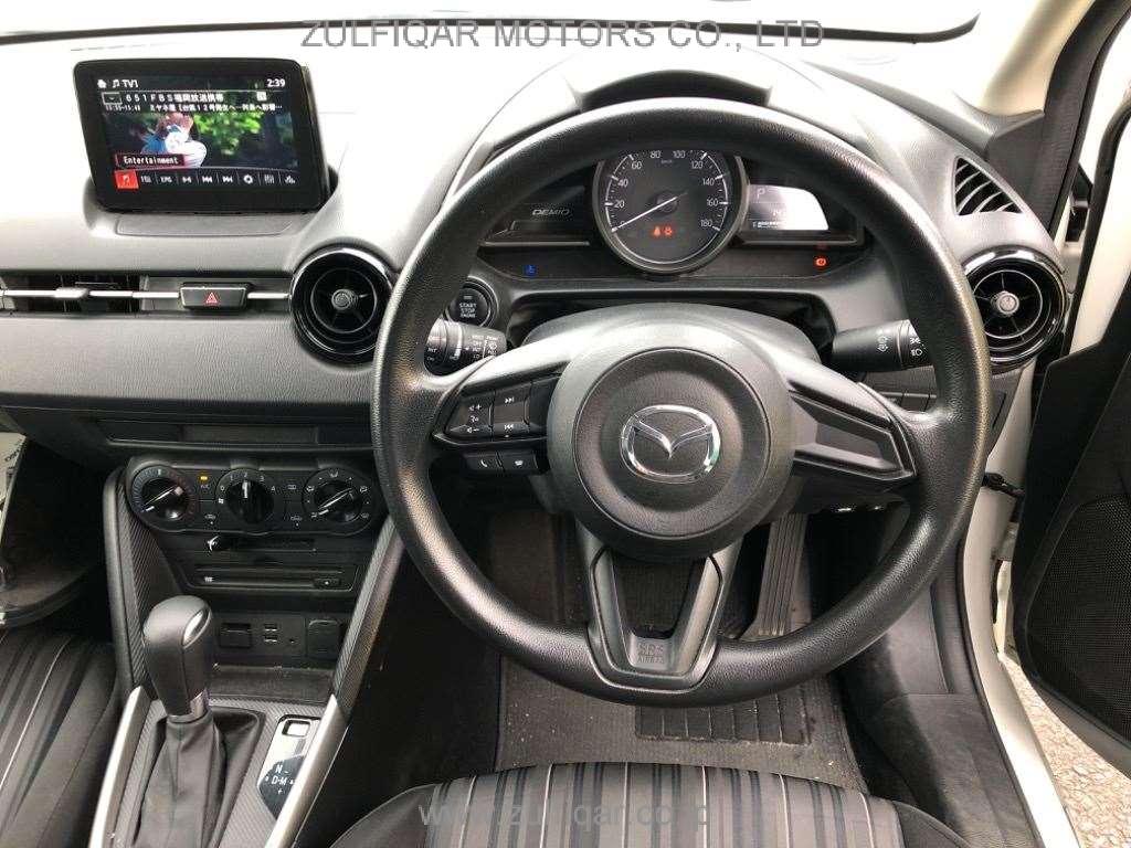 MAZDA DEMIO 2017 Image 6