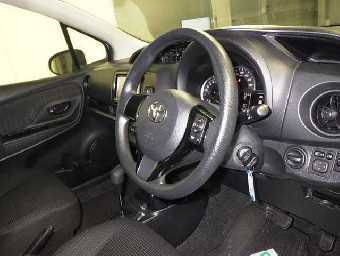 TOYOTA VITZ 2018 Image 3