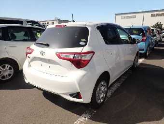 TOYOTA VITZ 2018 Image 2